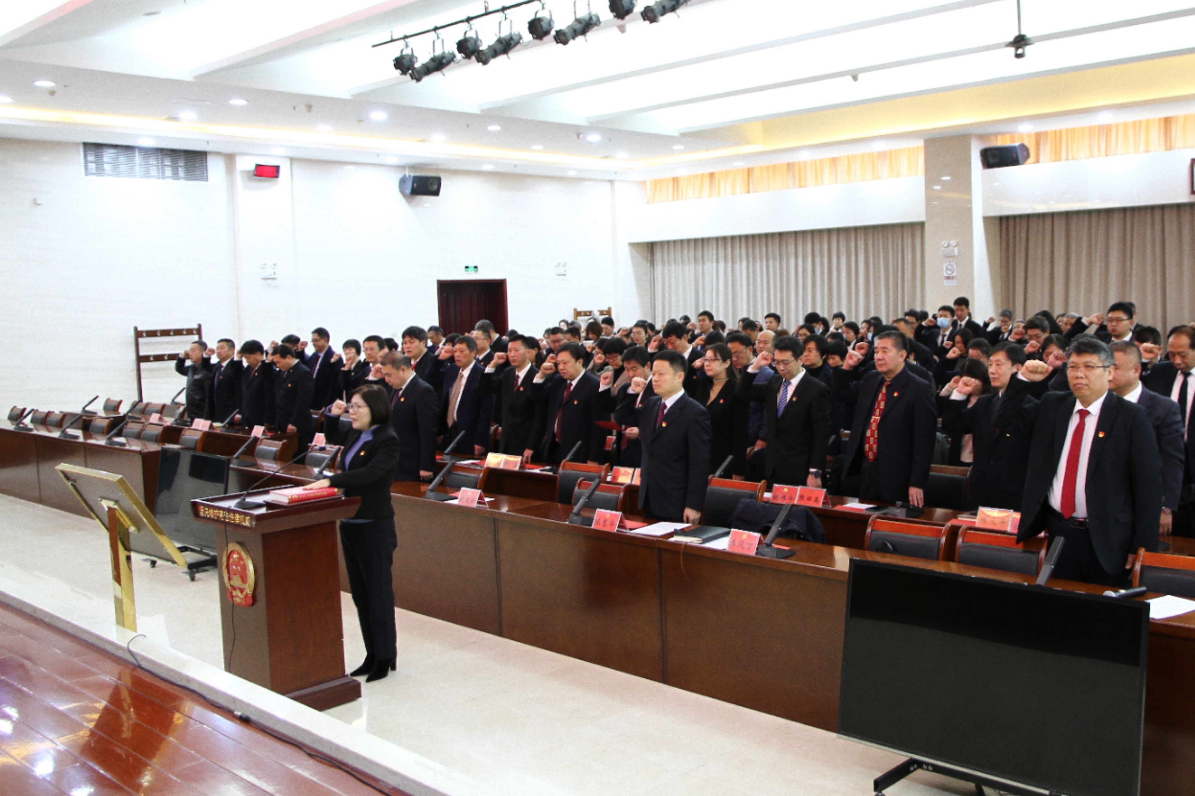 区监察委员会举行监察官任职宪法宣誓仪式